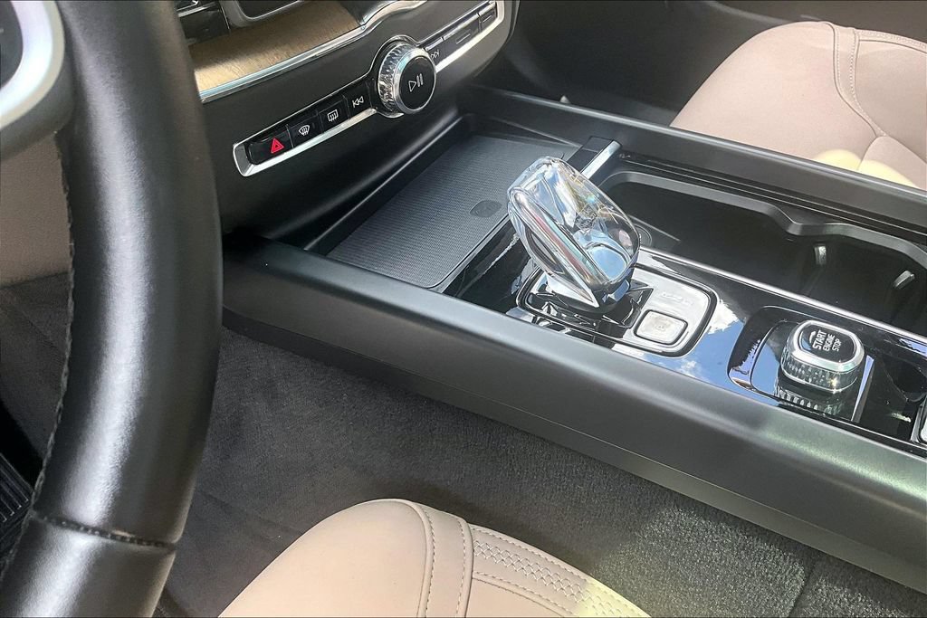 Certified 2026 Volvo XC60 B5 Plus AWD/4WD image 19