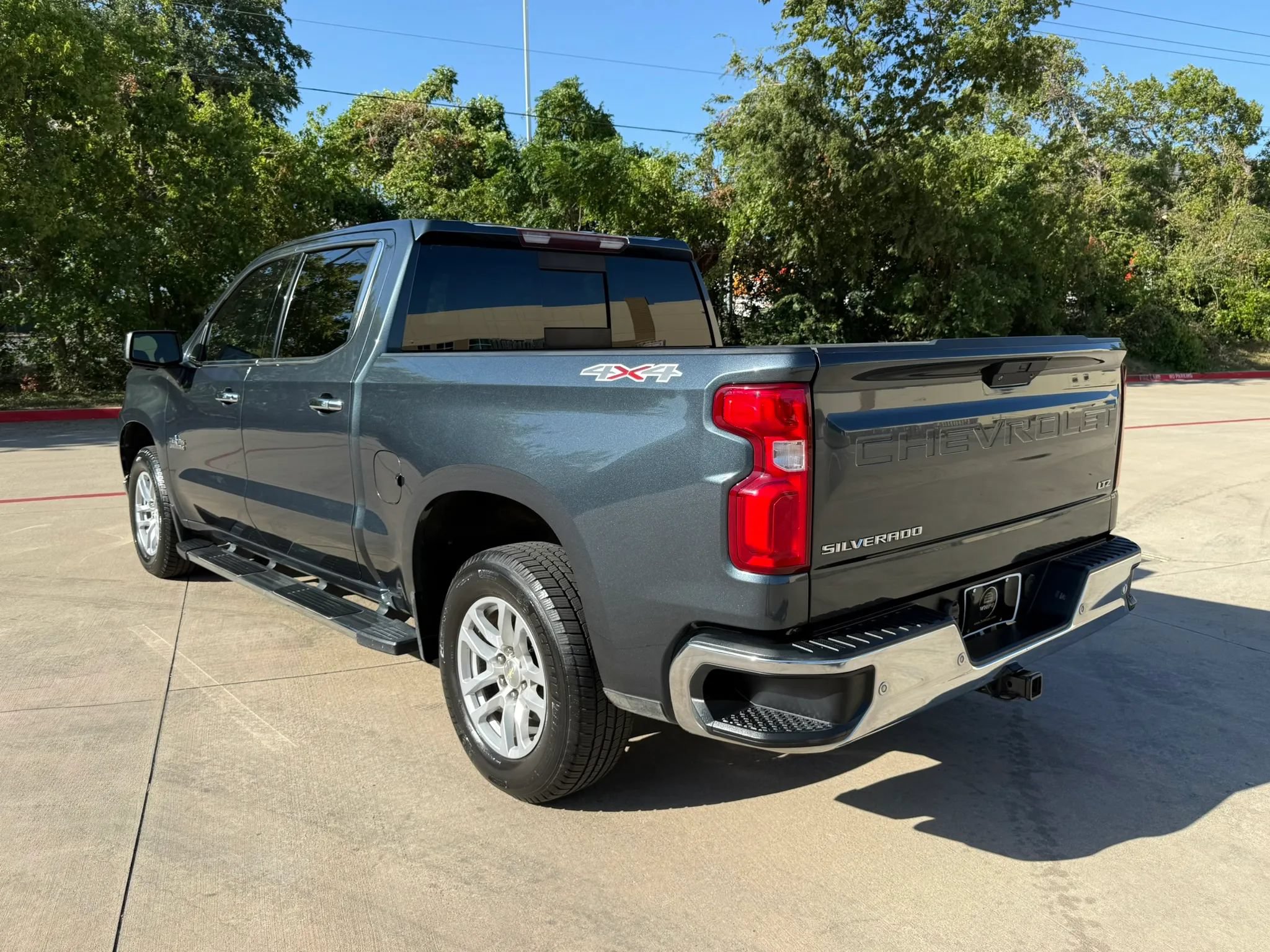 Used 2019 Chevrolet Silverado 1500 LTZ w/ LTZ Texas Edition AWD/4WD image 4