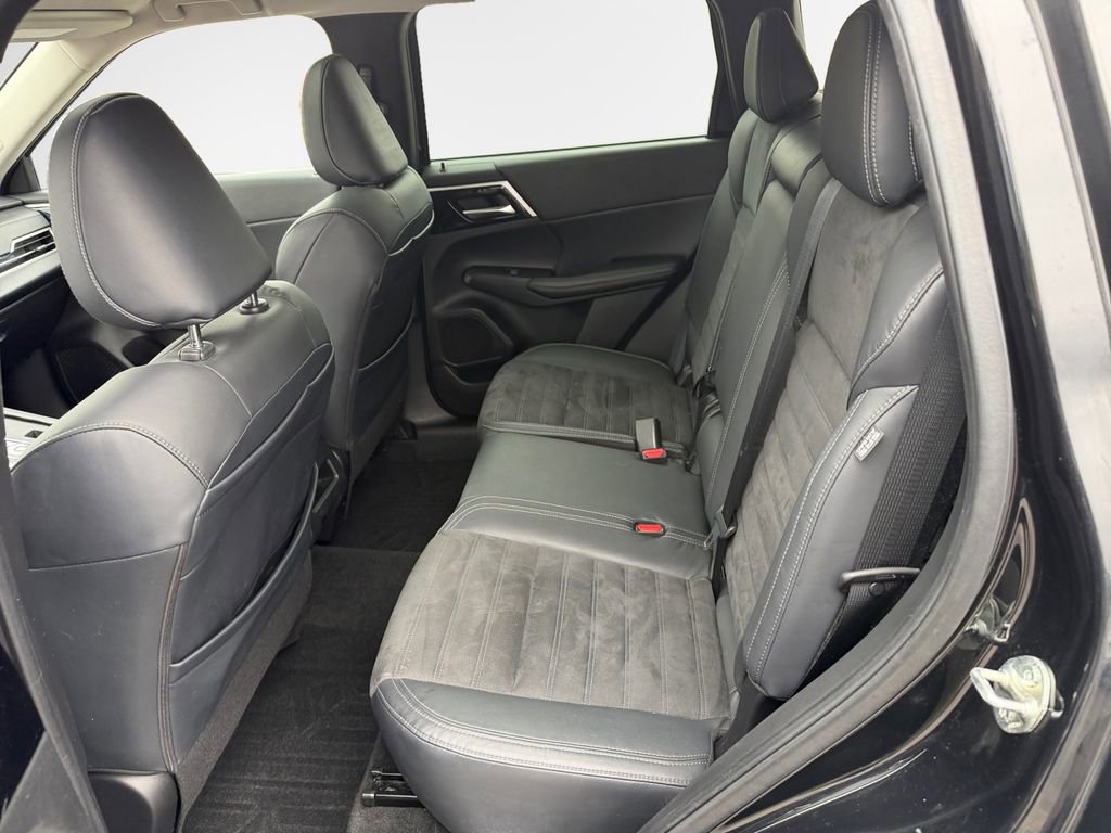 Used 2022 Mitsubishi Outlander SE image 24