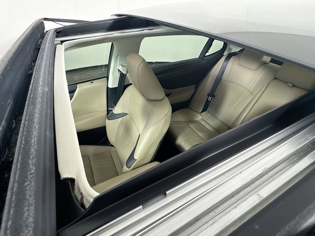 Used 2020 Lexus ES 350 Ultra Luxury w/ Accessory Package 2 FWD image 26