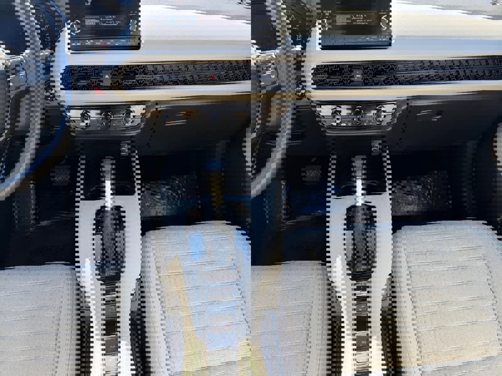 Used 2023 Honda HR-V LX image 17