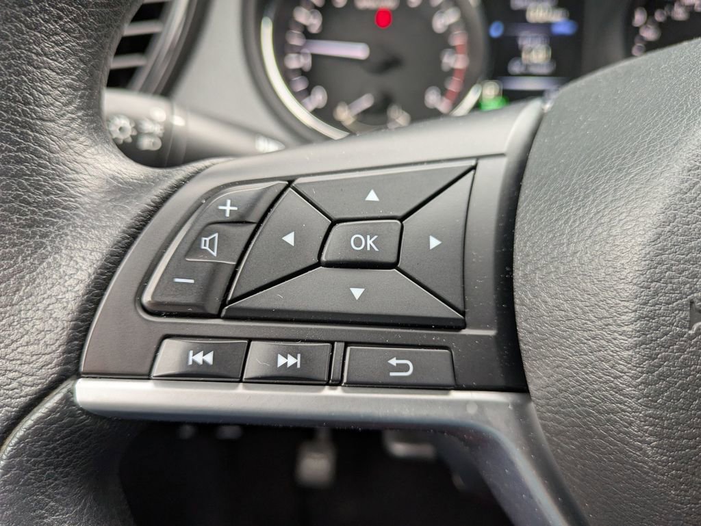 Used 2017 Nissan Rogue S image 17