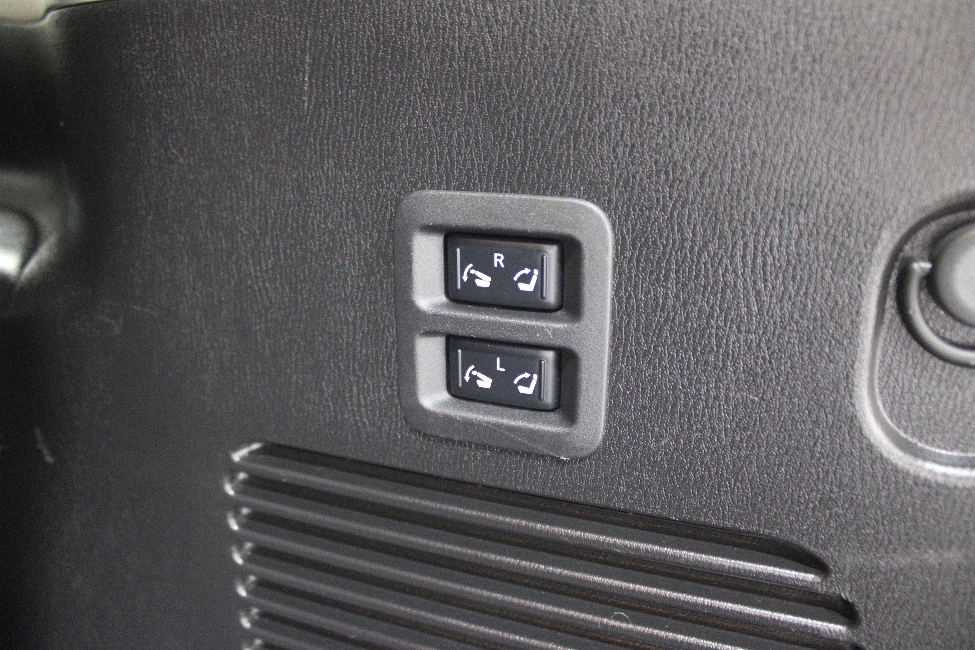 Used 2024 INFINITI QX80 Luxe image 30