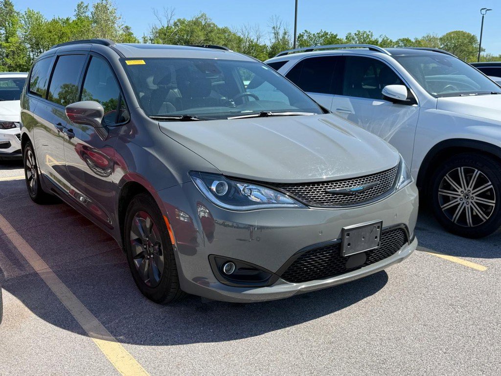 Used 2020 Chrysler Pacifica Limited w/ Advanced Safetytec Group image 3