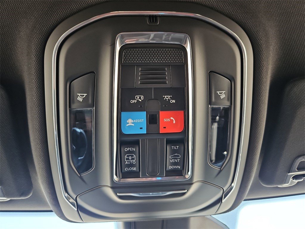 New 2025 Jeep Grand Cherokee L Laredo image 27