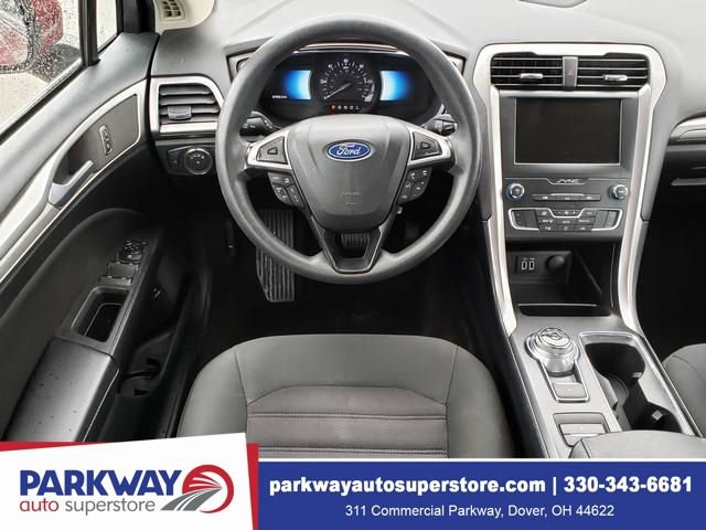 Used 2019 Ford Fusion SE FWD image 16