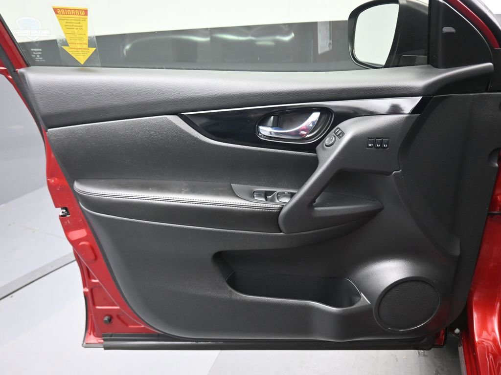 Used 2022 Nissan Rogue Sport SL w/ Premium Package image 9