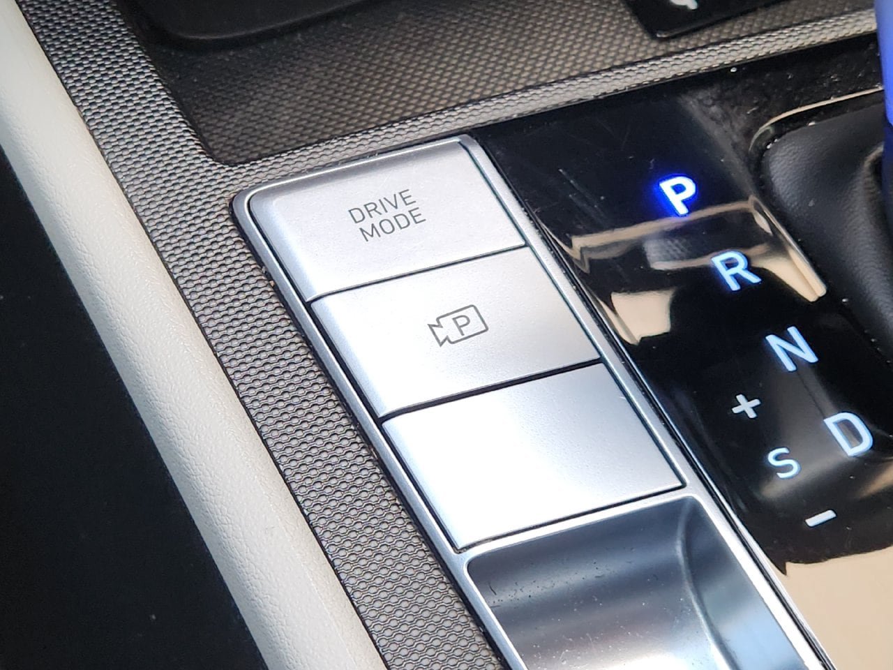 Used 2025 Hyundai Elantra Limited FWD image 20