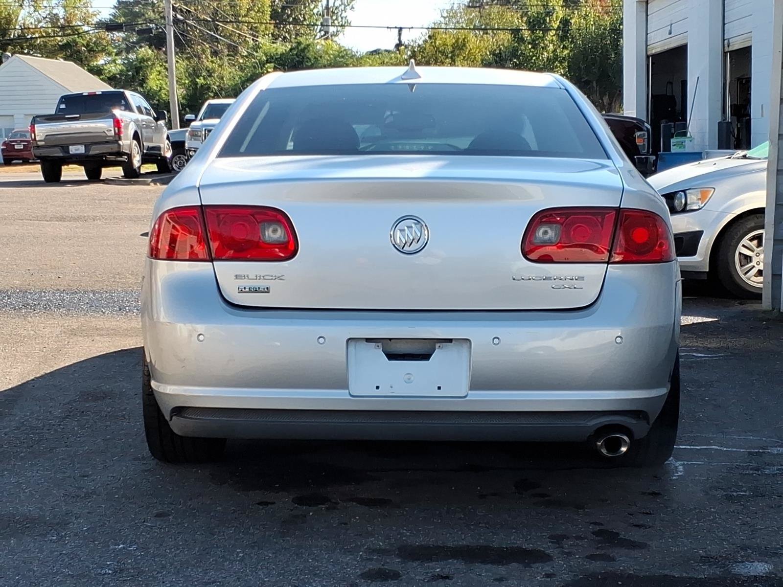 Used 2011 Buick Lucerne CXL w/ Driver Confidence Package FWD image 4