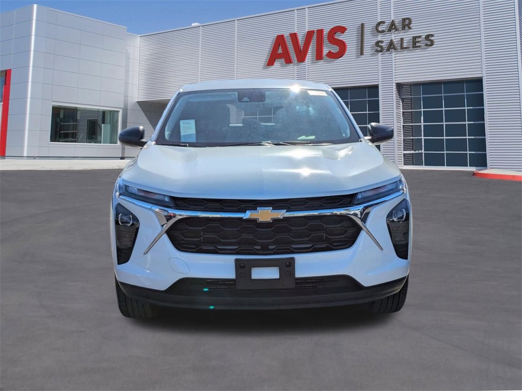 Used 2025 Chevrolet Trax LS image 2