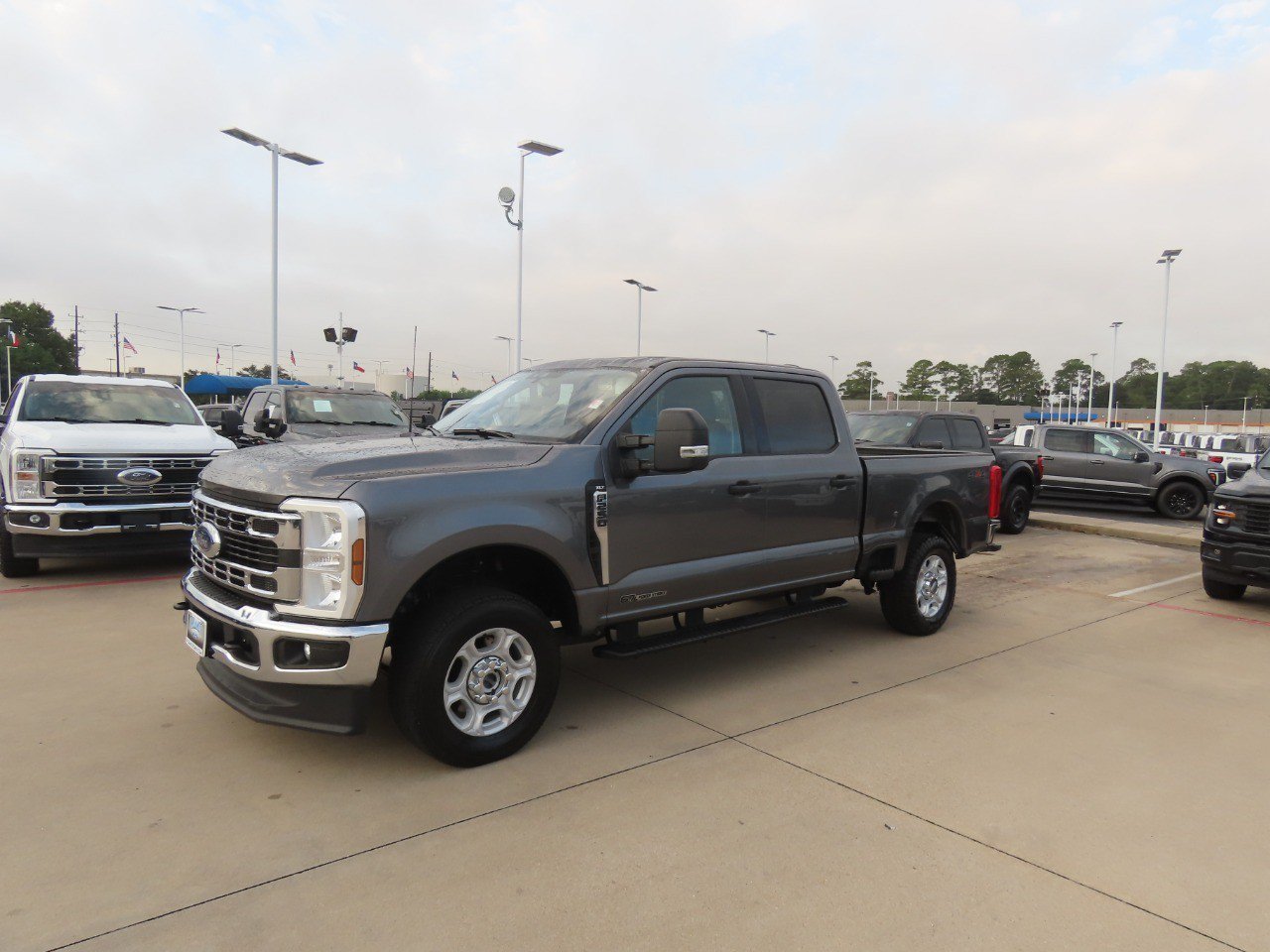 Used 2025 Ford F250 XLT AWD/4WD image 2