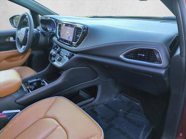 Used 2023 Chrysler Pacifica Pinnacle AWD/4WD image 22