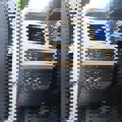 Used 2024 Chevrolet Suburban Premier image 20