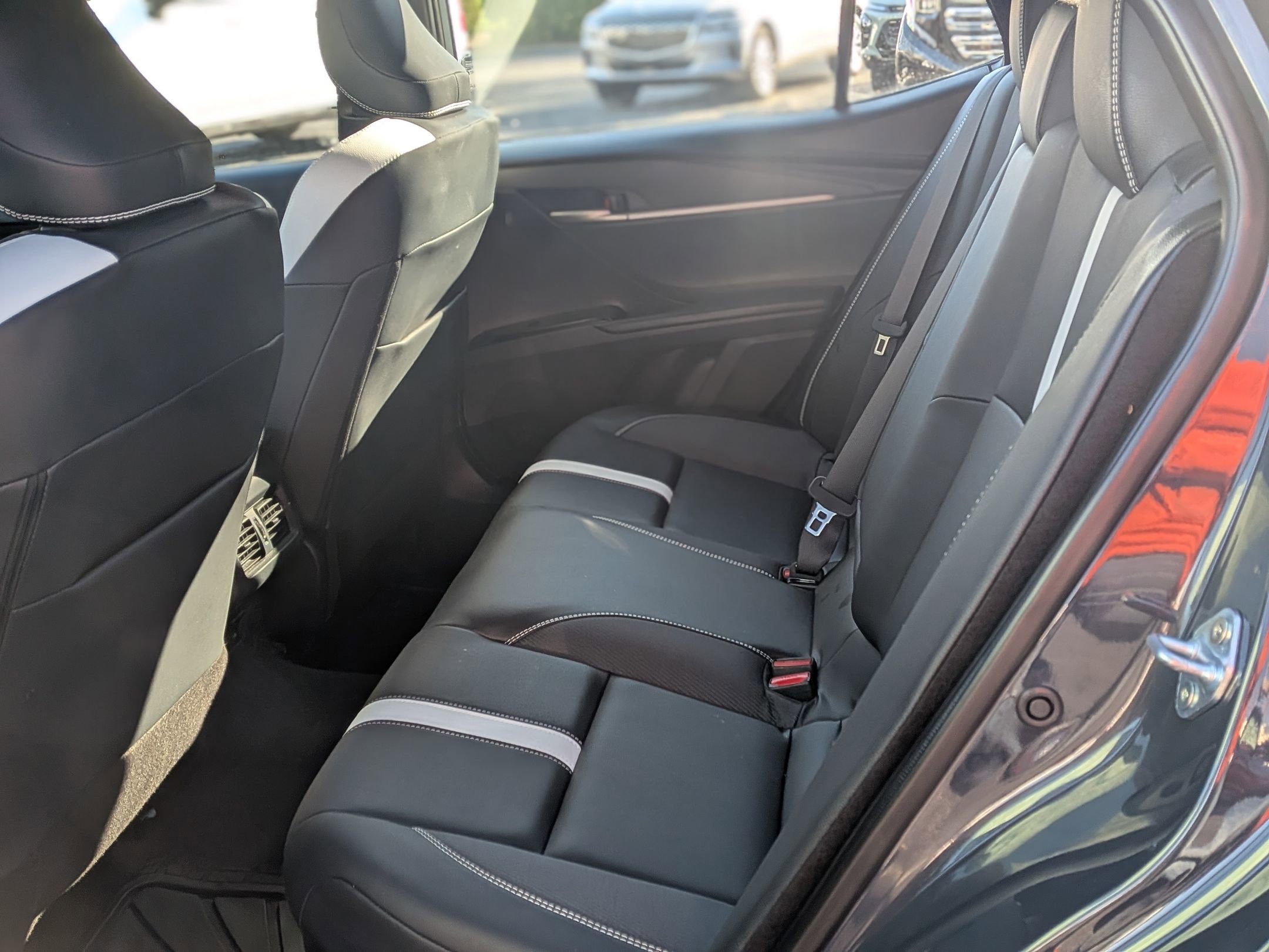 Used 2025 Toyota Camry SE image 33