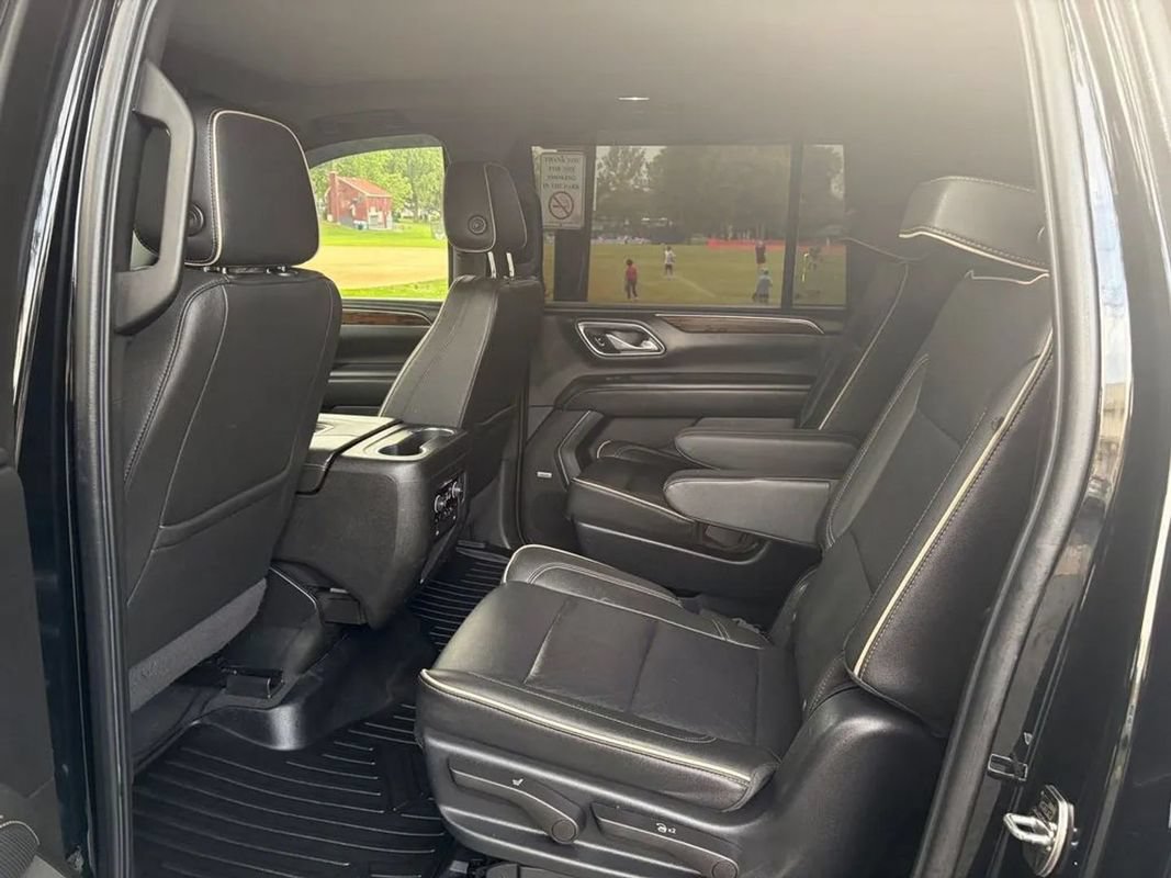 Used 2022 Chevrolet Suburban Premier w/ Premium Package AWD/4WD image 29