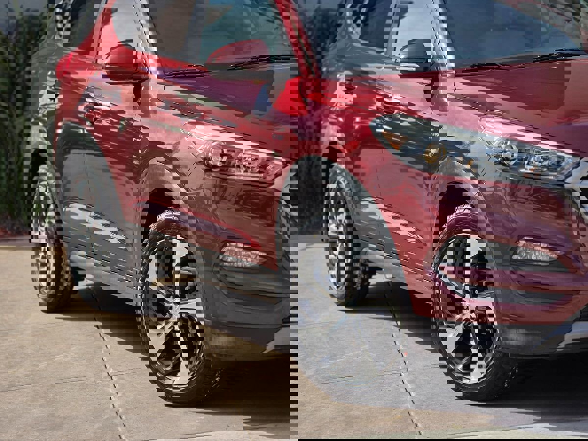 Used 2016 Hyundai Tucson Sport image 4