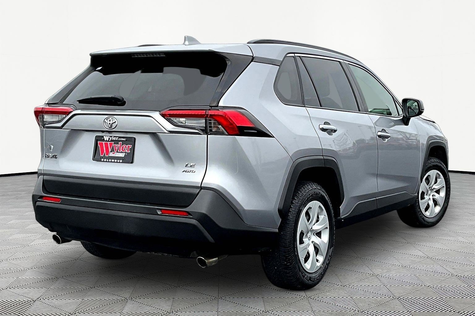Used 2021 Toyota RAV4 LE AWD/4WD image 6