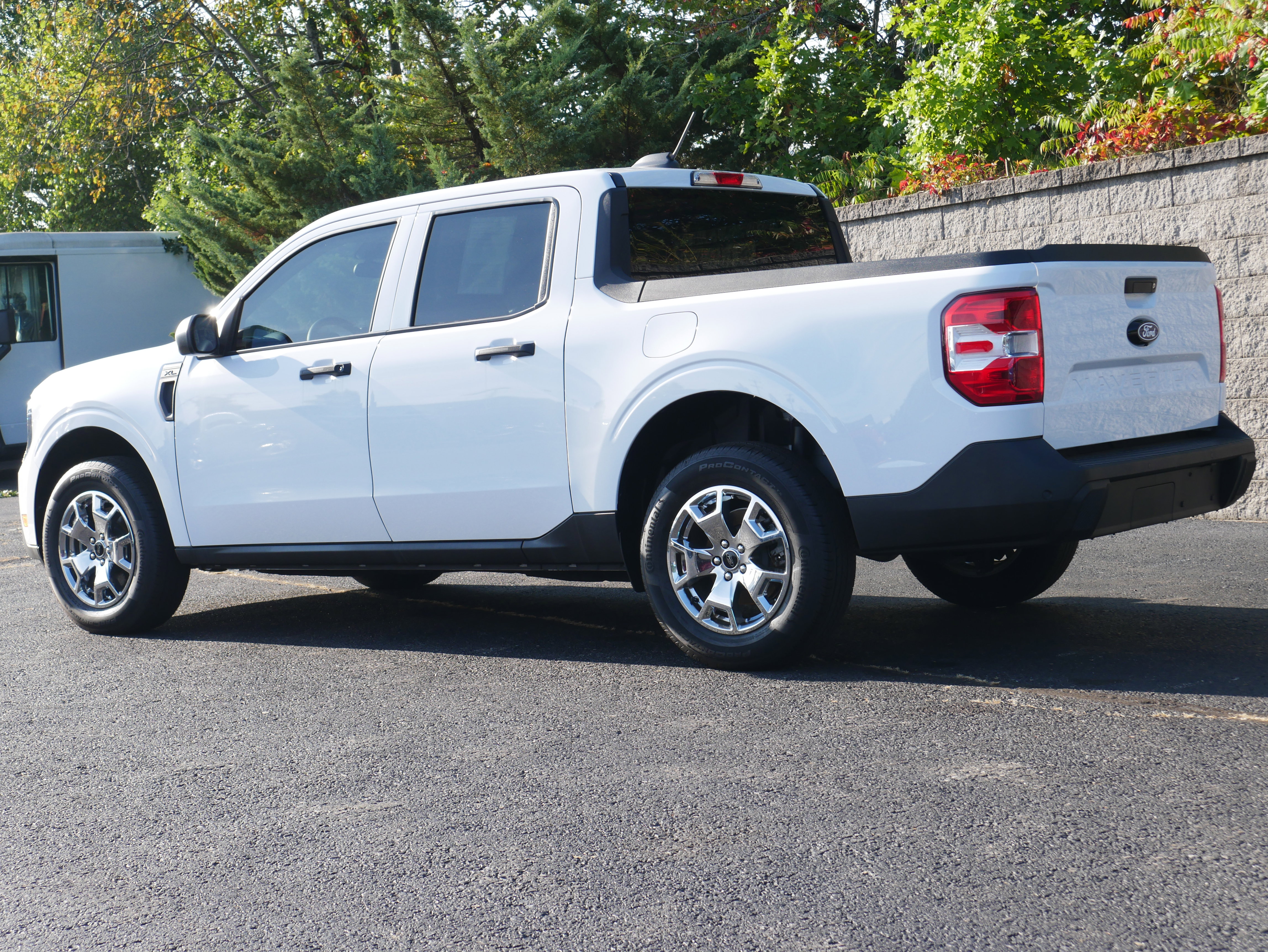 Used 2025 Ford Maverick XL image 4