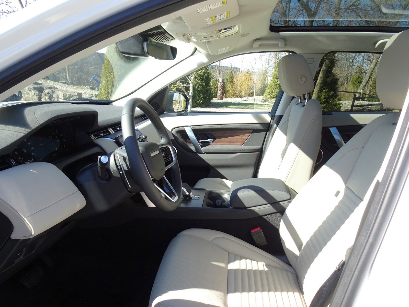 New 2025 Land Rover Discovery Sport S image 2