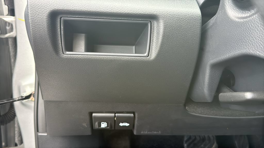 Used 2025 Nissan Versa SR w/ Trunk Package FWD image 16