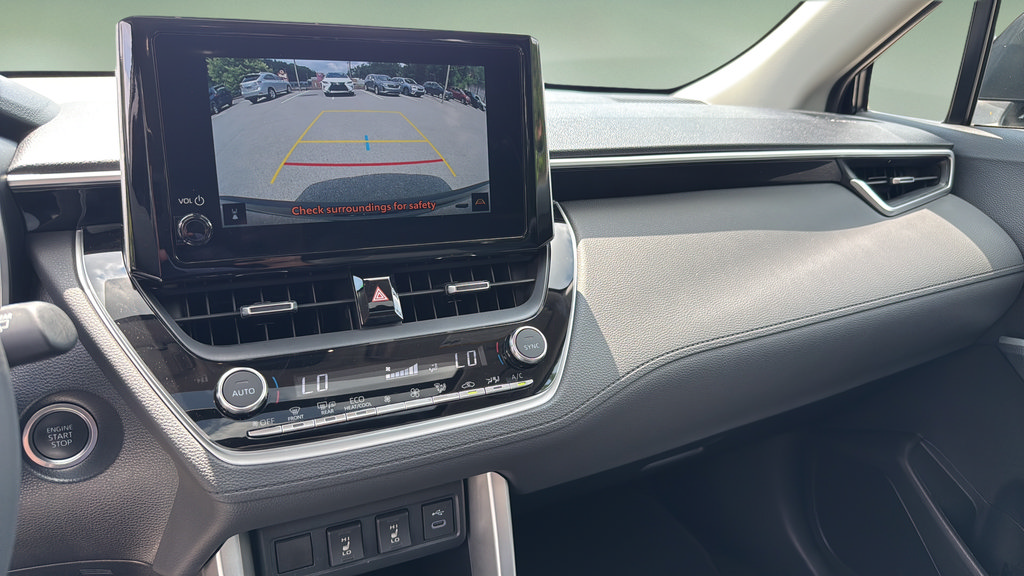 Used 2023 Toyota Corolla Cross XLE w/ Convenience Package FWD image 31