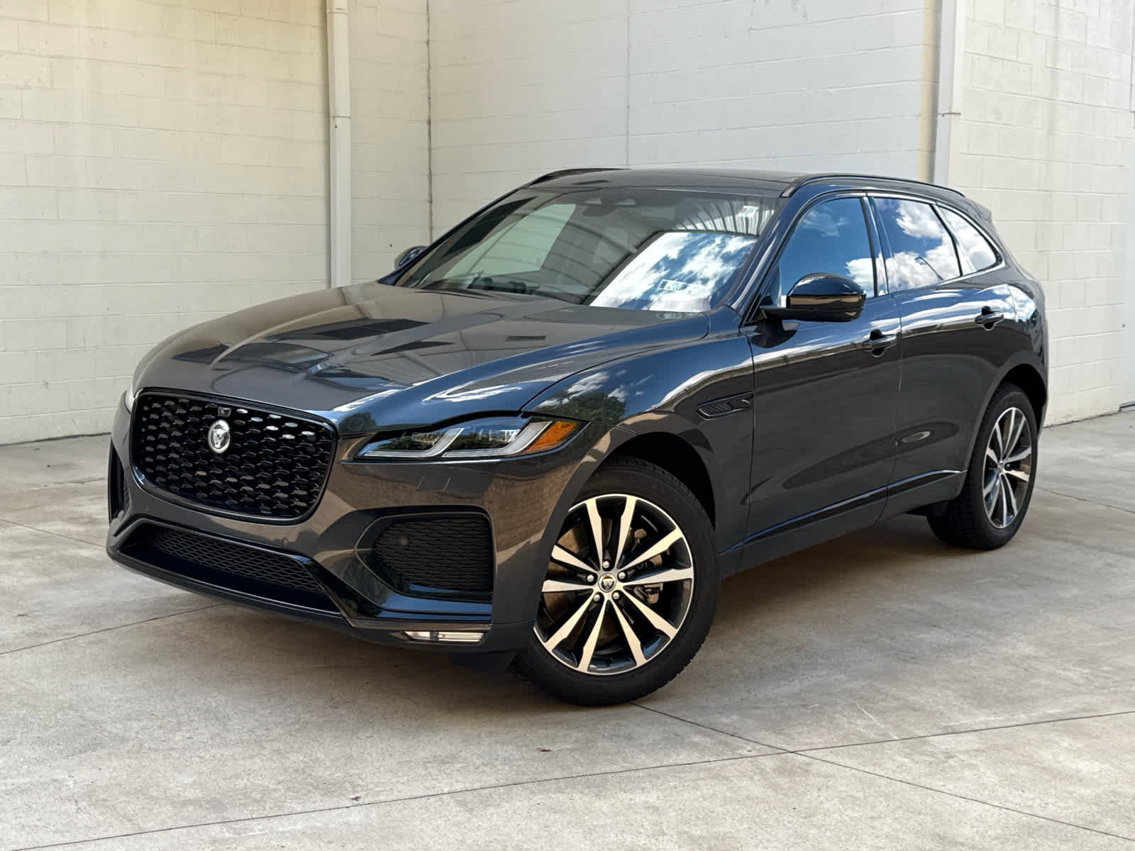 New 2026 Jaguar F-PACE R-Dynamic S image 1