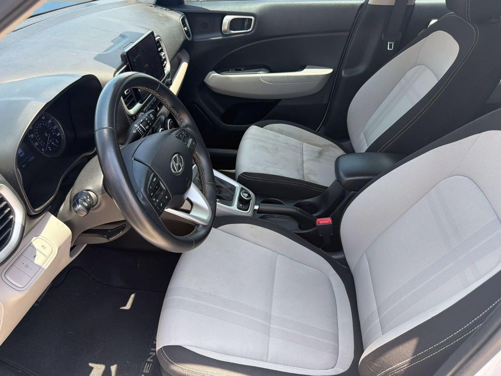 Used 2021 Hyundai Venue SEL w/ Premium Package FWD image 4