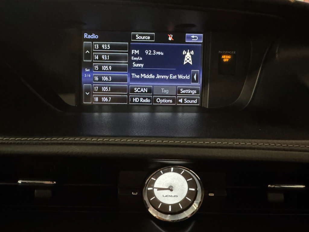 Used 2016 Lexus ES 350 w/ Luxury Package w/Wood Trim FWD image 26