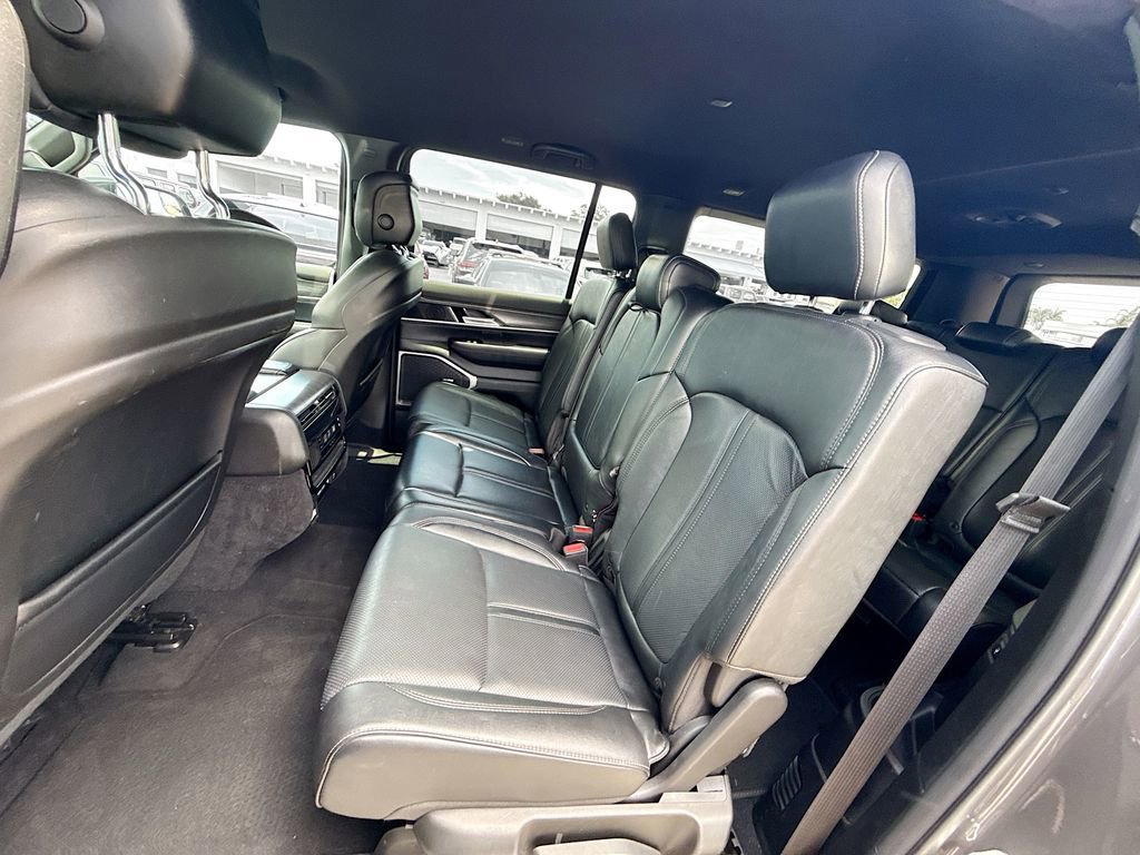 Used 2023 Jeep Wagoneer L Series II AWD/4WD image 27
