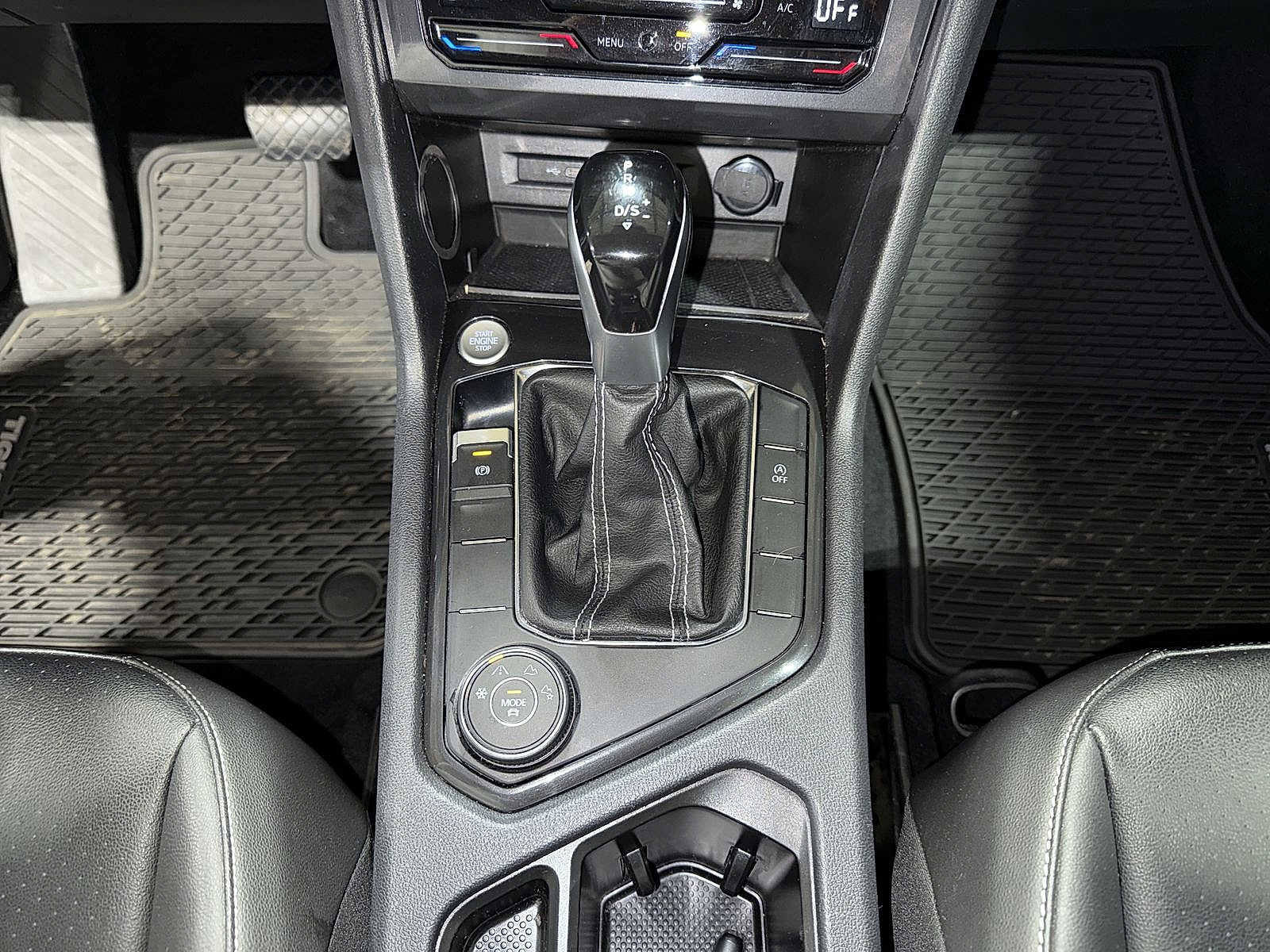 Used 2022 Volkswagen Tiguan SE image 32