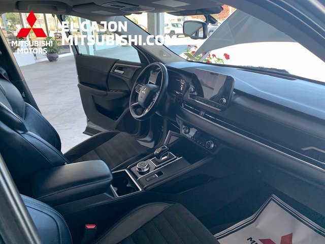 Used 2024 Mitsubishi Outlander SE image 29