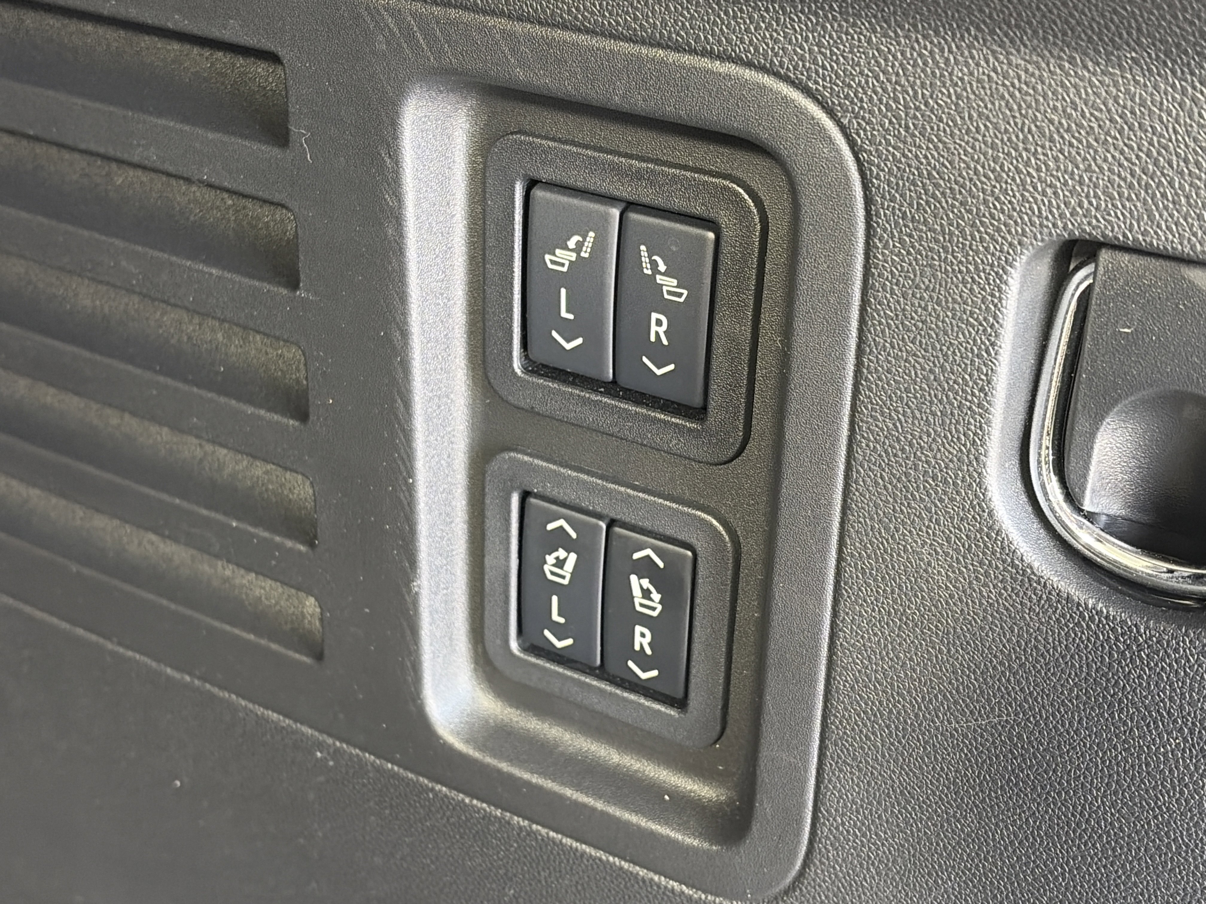 Used 2024 Chevrolet Traverse RS AWD/4WD image 16