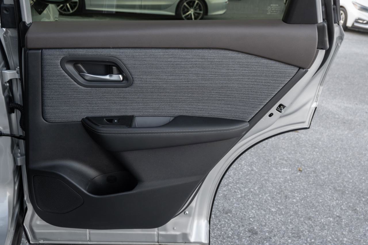 Used 2023 Nissan Rogue SV image 33