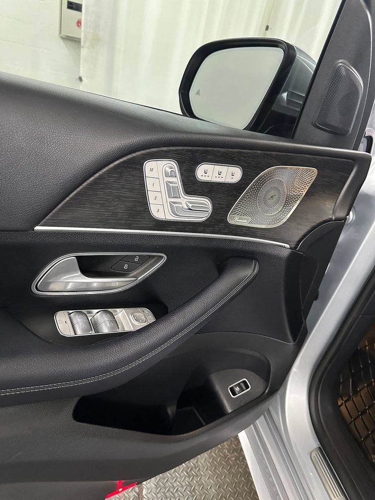 Used 2024 Mercedes-Benz GLE 450 4MATIC w/ AMG Line Exterior image 9