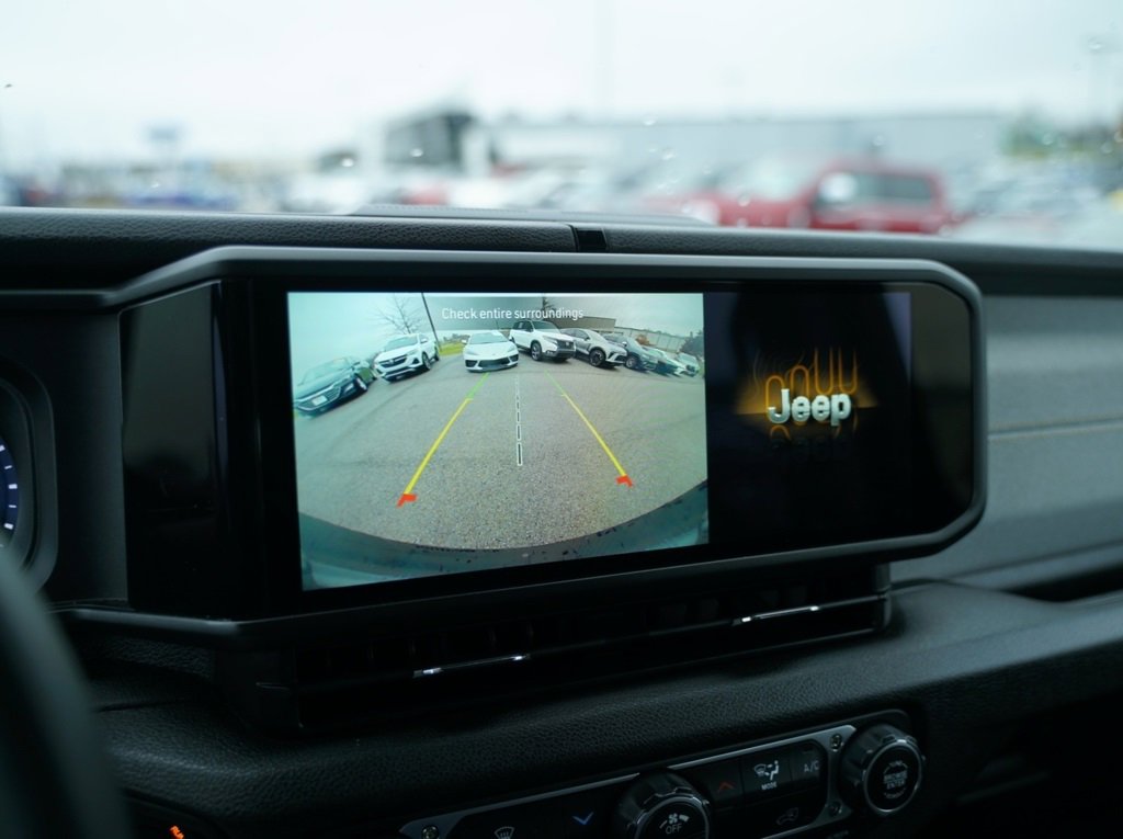 Used 2025 Jeep Wrangler Sport S image 15