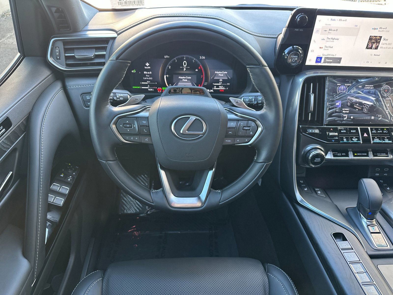 Used 2026 Lexus LX 700h Luxury image 16