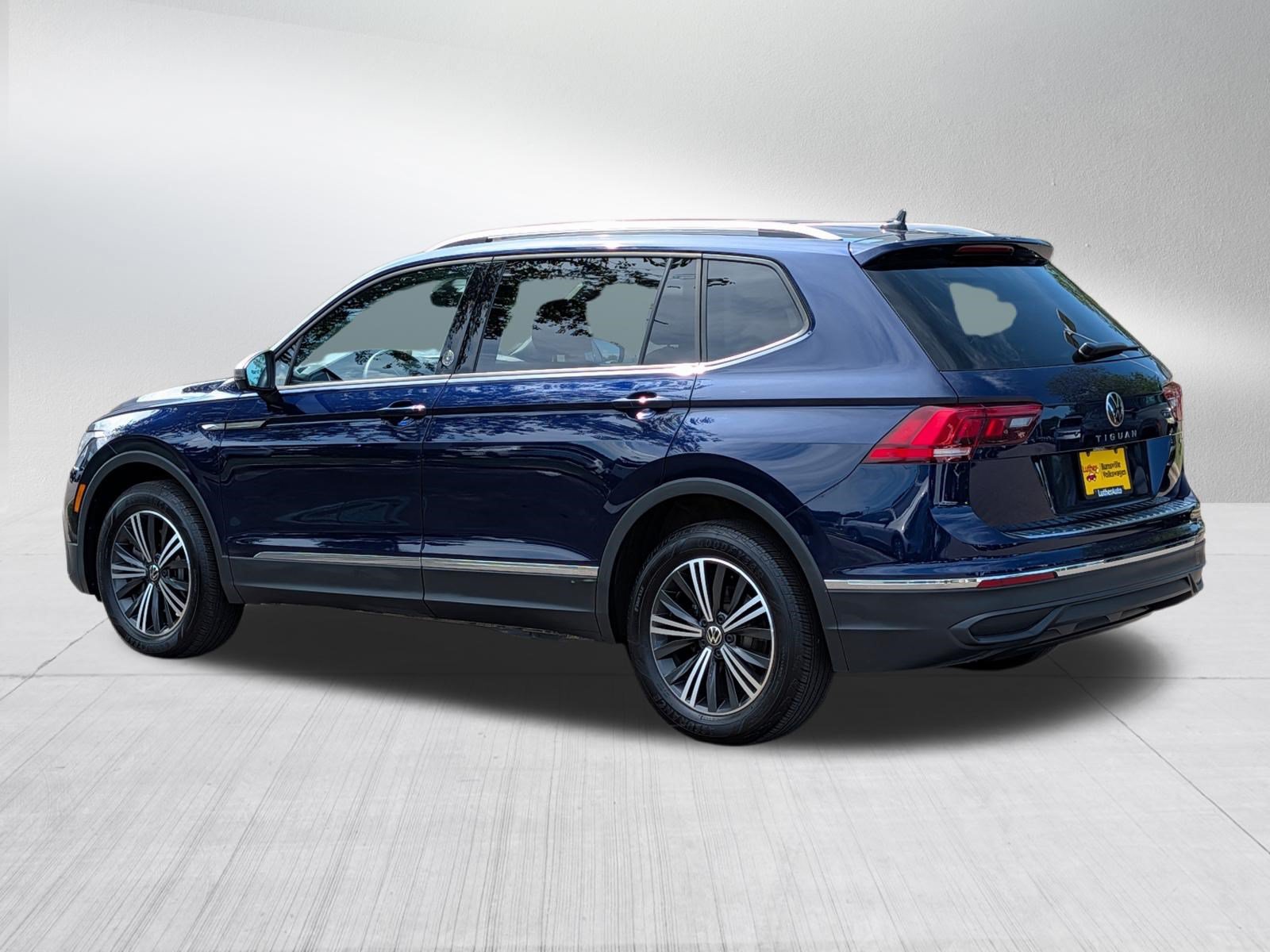 Certified 2024 Volkswagen Tiguan Wolfsburg Edition w/ Panoramic Sunroof Package AWD/4WD image 5