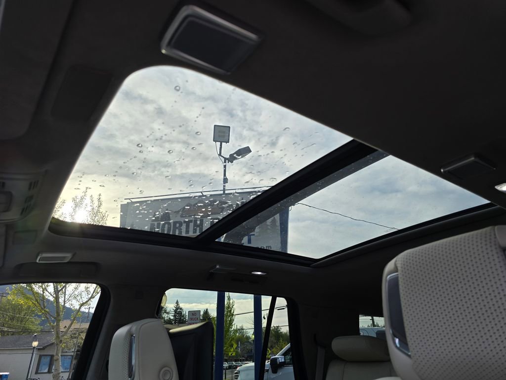 Used 2023 Cadillac Escalade Premium Luxury Platinum w/ LPO, Radiant Package AWD/4WD image 27