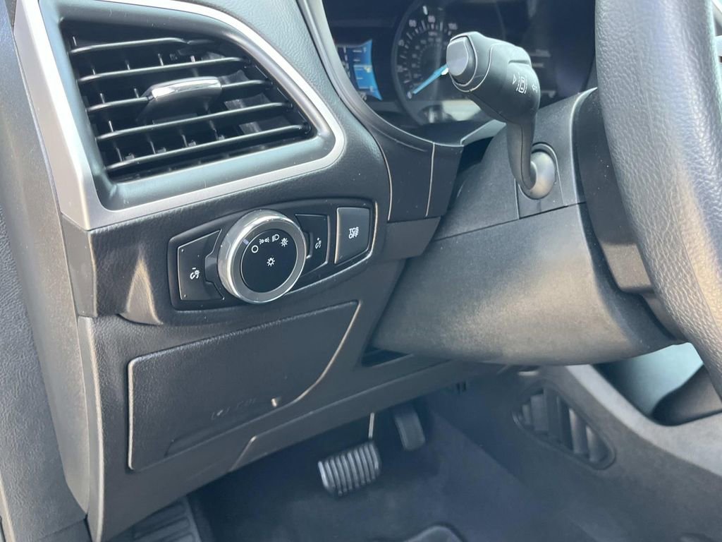 Used 2024 Ford Edge SE image 30