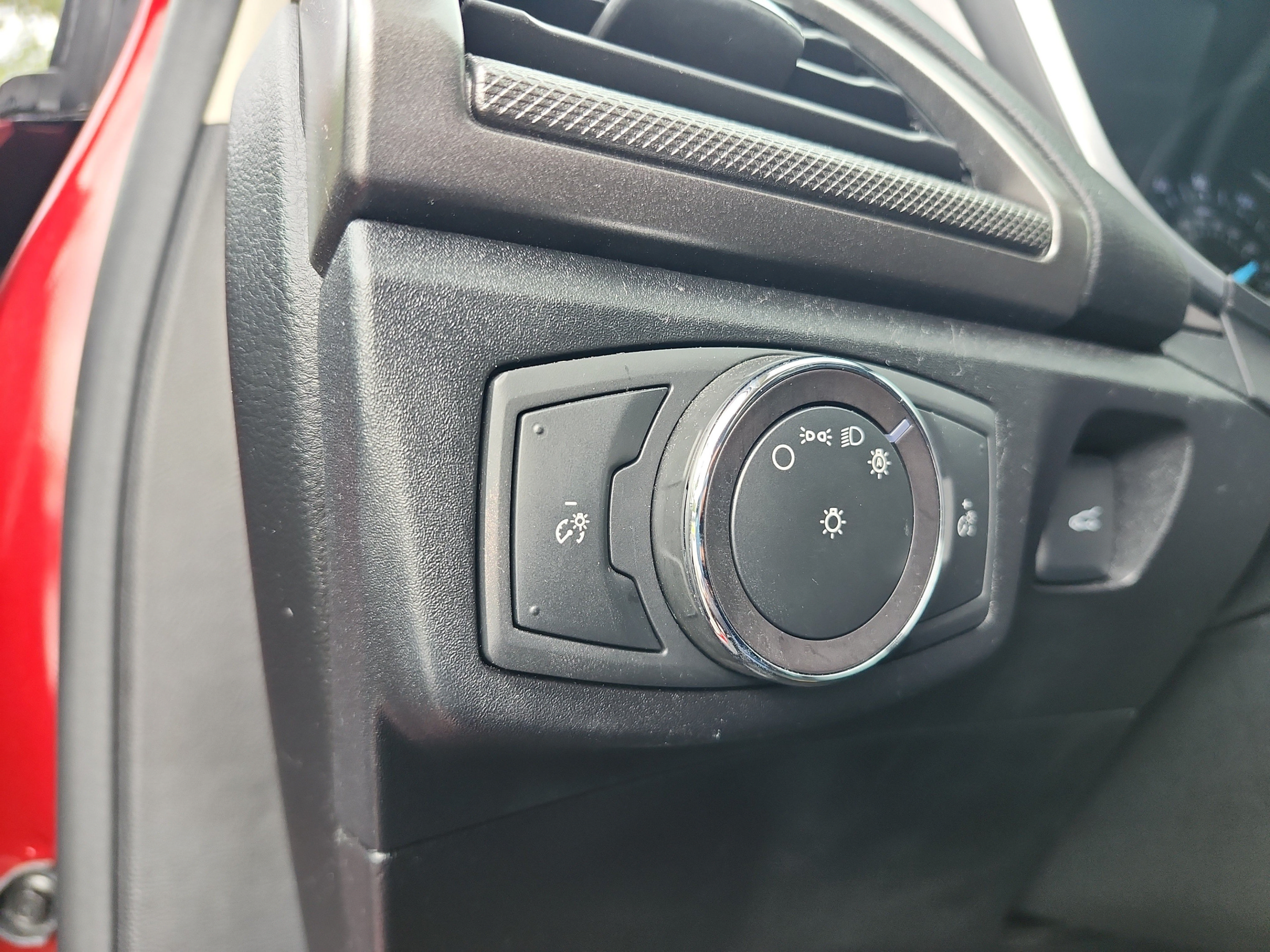 Used 2019 Ford Fusion SE FWD image 13
