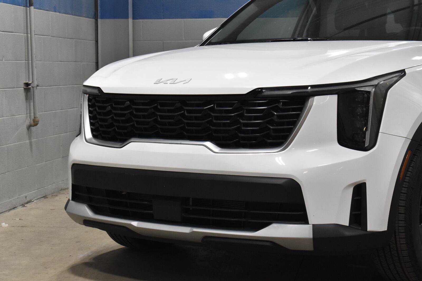 Used 2025 Kia Sorento LX FWD image 28