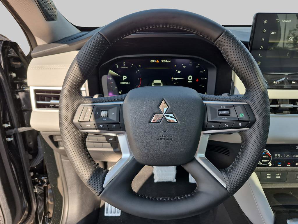 New 2025 Mitsubishi Outlander SEL image 14