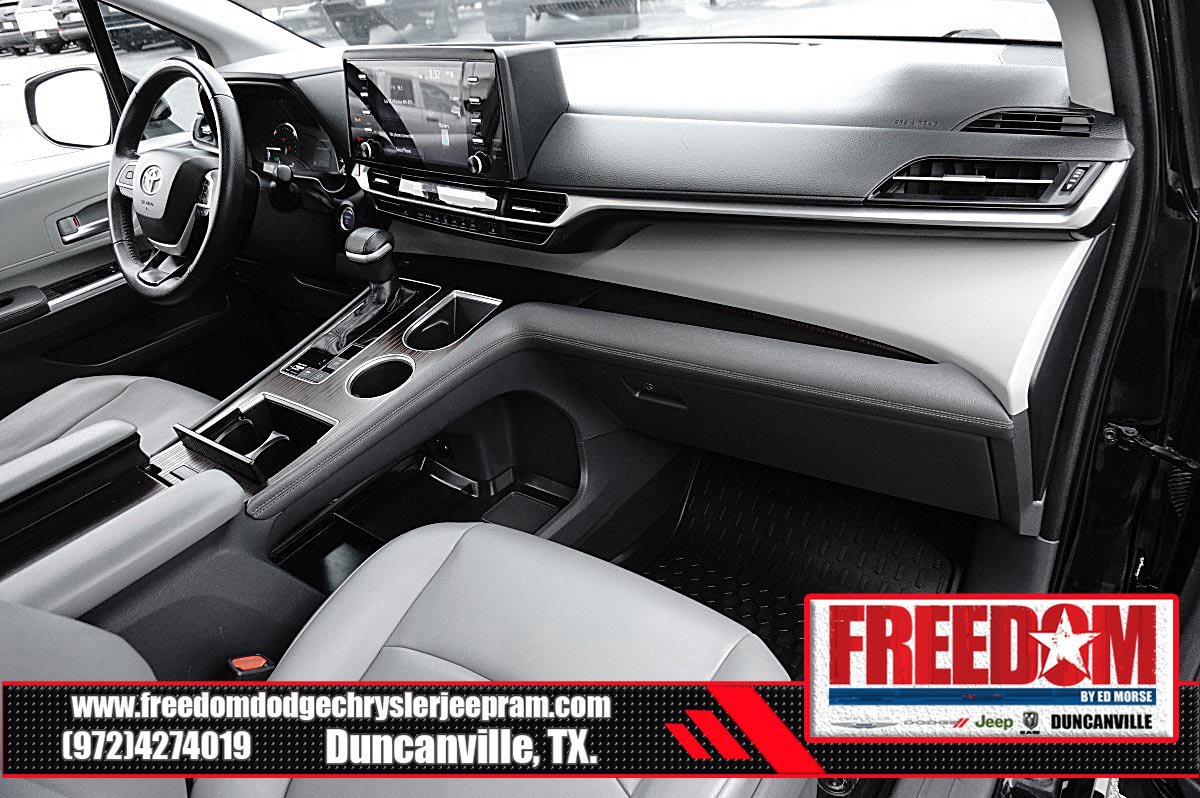 Used 2021 Toyota Sienna XLE FWD image 12