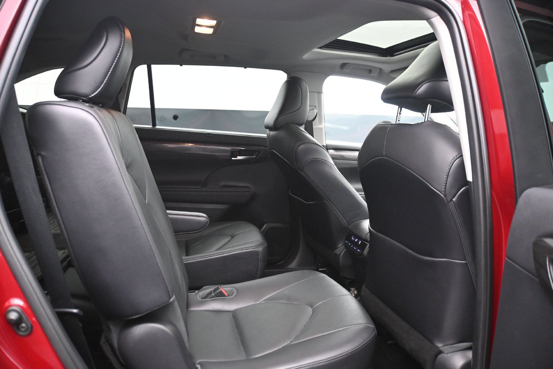 Used 2021 Toyota Highlander Limited AWD/4WD image 14