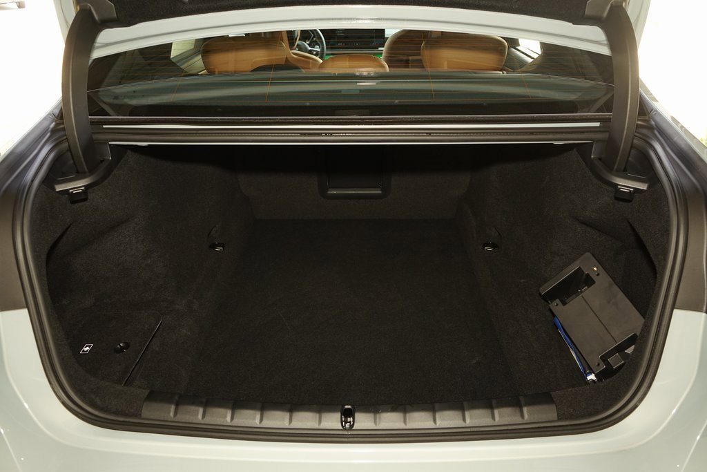 Used 2025 BMW 740i image 27