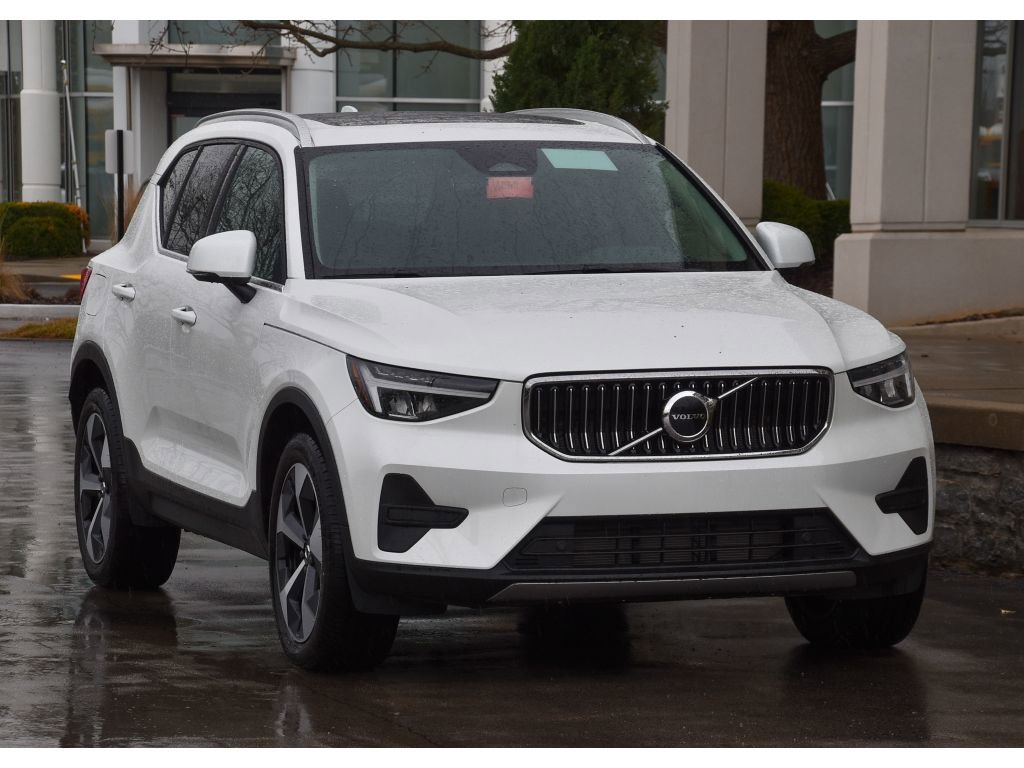 Certified 2025 Volvo XC40 B5 Core w/ Protection Package Premier image 2