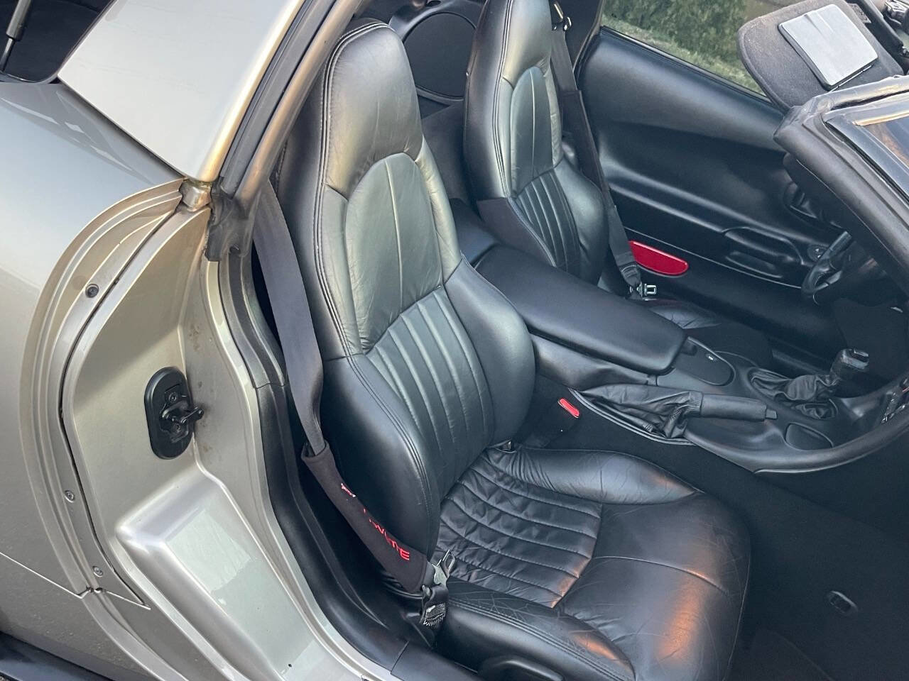 Used 2000 Chevrolet Corvette Coupe image 15