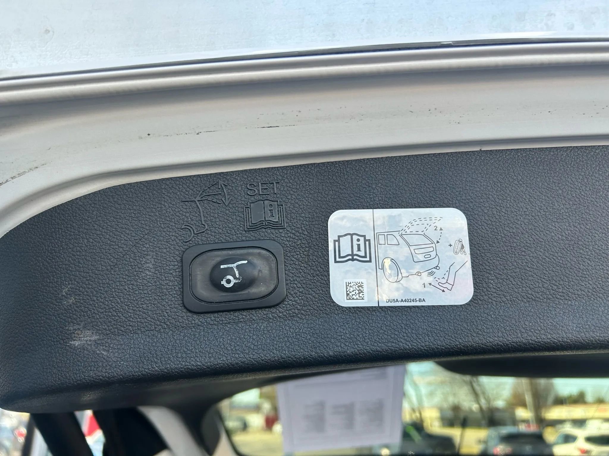 Used 2019 Ford Escape Titanium image 28