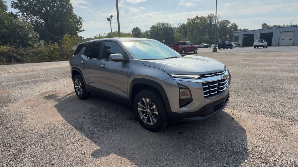 Used 2026 Chevrolet Equinox LT FWD image 2