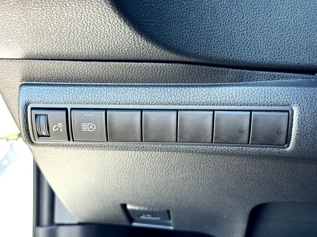 Used 2023 Toyota Corolla SE w/ SE Premium Package image 17